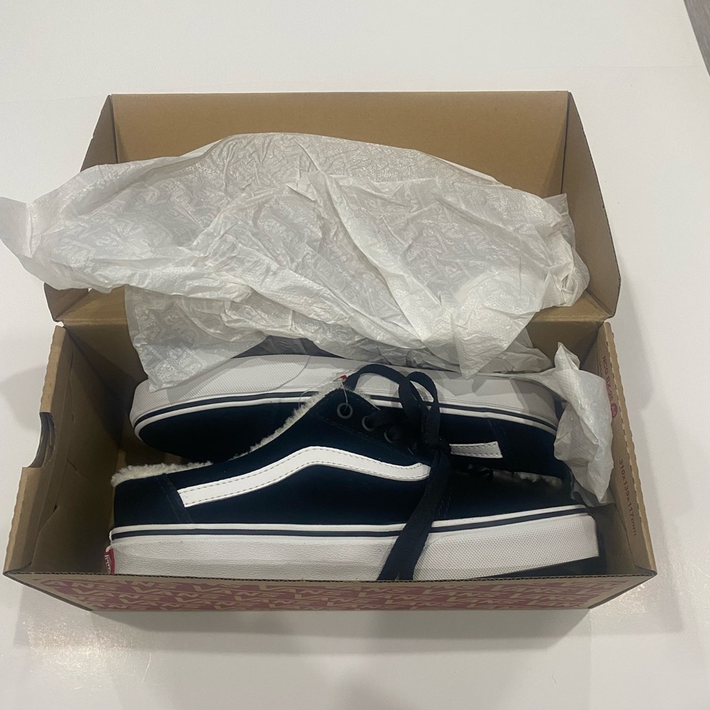 VANS Ward Mule Suede Sherpa Women's Size 8 Brand New in box
